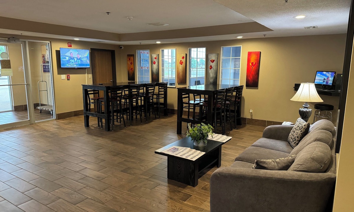 Winfield Hotel | Super 8 by Wyndham Winfield/Quail Ridge Area