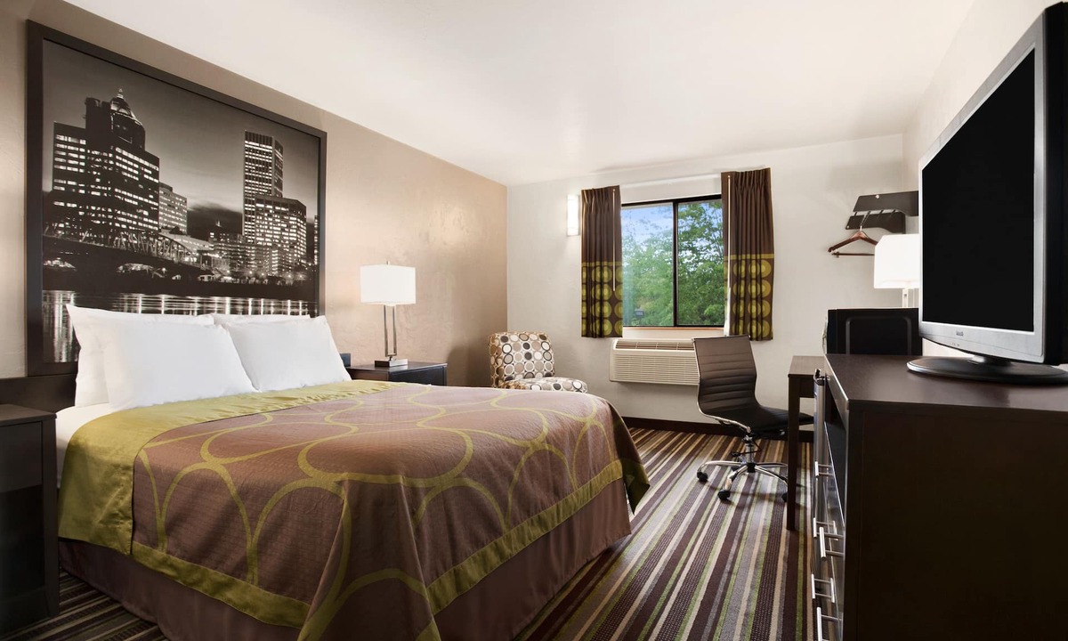 Woodburn Hotel | Super 8 by Wyndham Woodburn