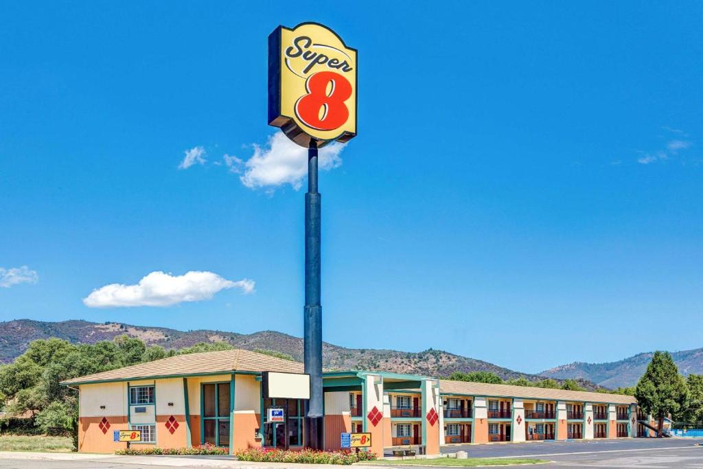 Yreka Hotel | Super 8 by Wyndham Yreka
