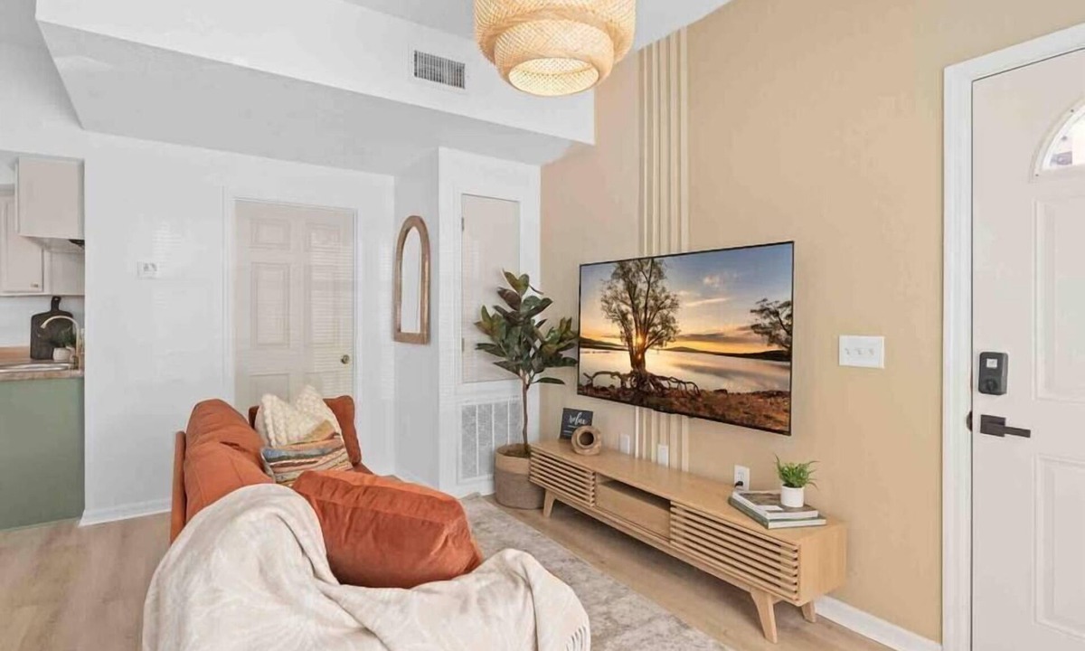 Historic Downtown Kissimmee House | Super Boho - At Lake Toho's Water