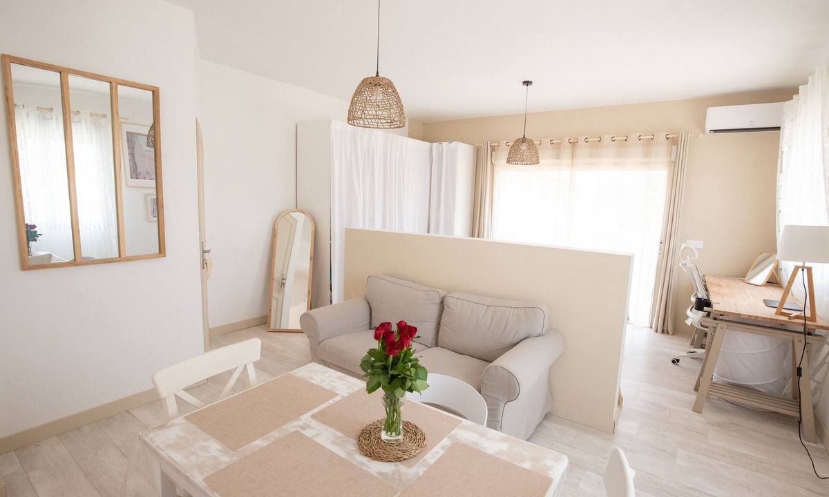 La Bruguiere Apartment | Super bright, spacious 40m2 studio in Uzège