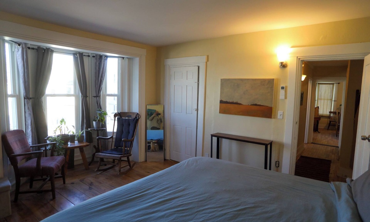 Biddeford Apartment | Super Charming 2-Bedroom in Trendy Biddeford