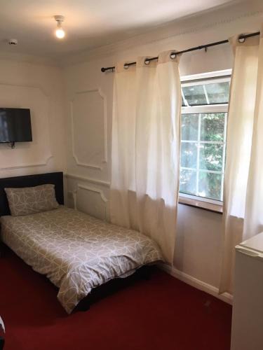 Hatfield House | 'SUPER CHEAP ROOMS' - Run away from expensive hotels!