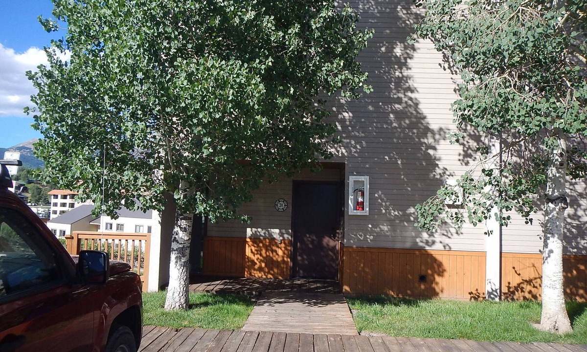 Mount Crested Butte Condo | Super location for your ski vacation!
