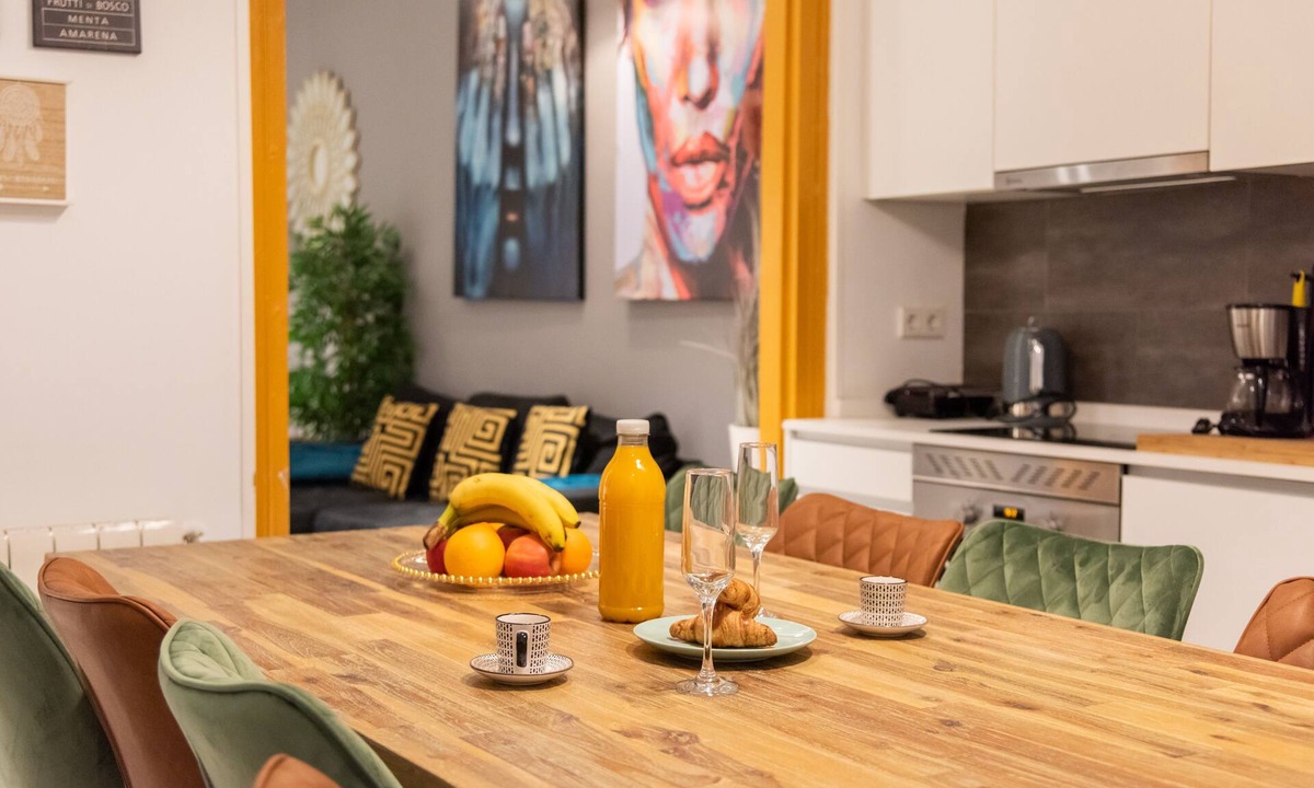 Embajadores Apartment | ✴Super Prime Location✴ Luxury Suite for families🍒groups- AC, Nessperso
