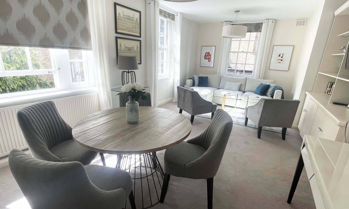 Royal Borough of Kensington and Chelsea Apartment | Super Stylish Living in the Best Location in the Heart of Kensington