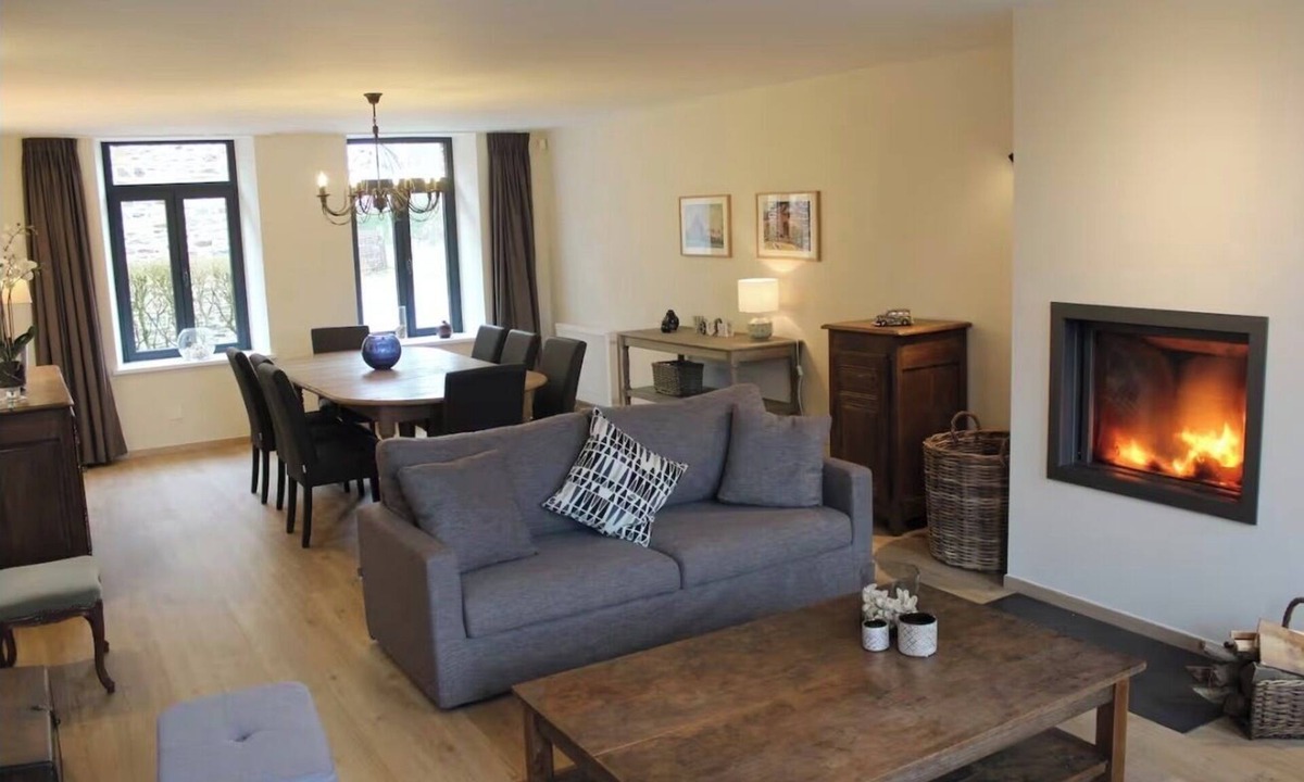 Taillette House | Superb 15-person gite in Taillette