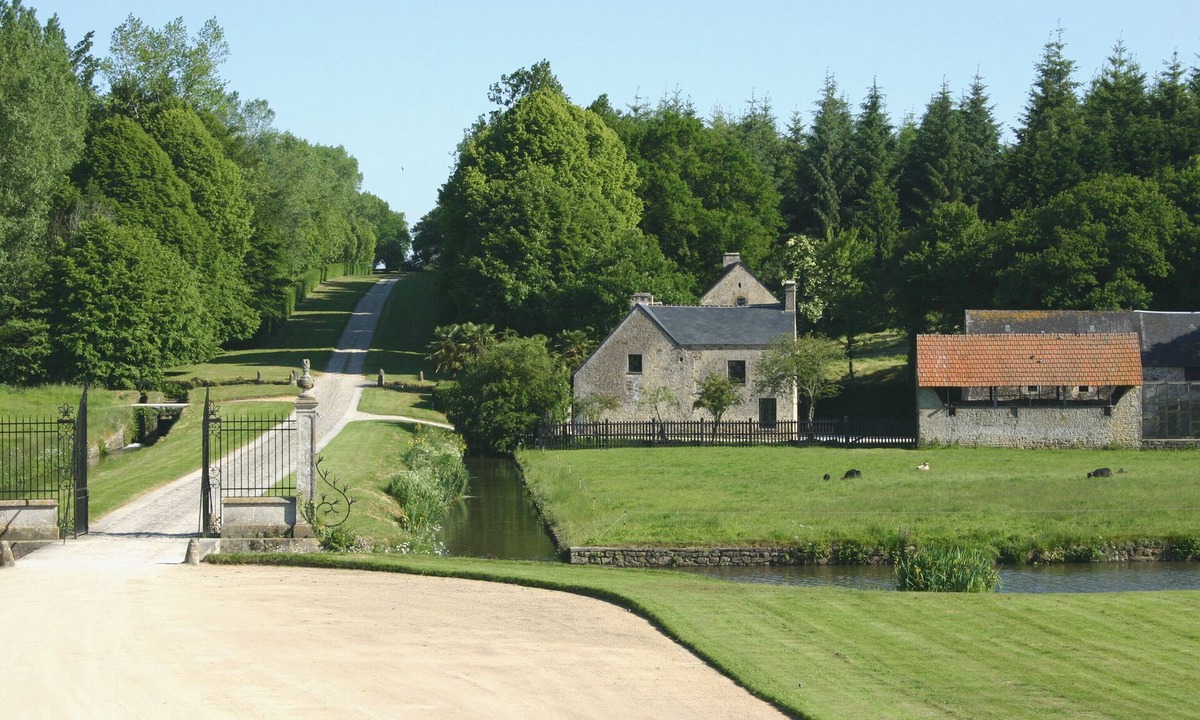 Negreville House | Superb 16th century mill