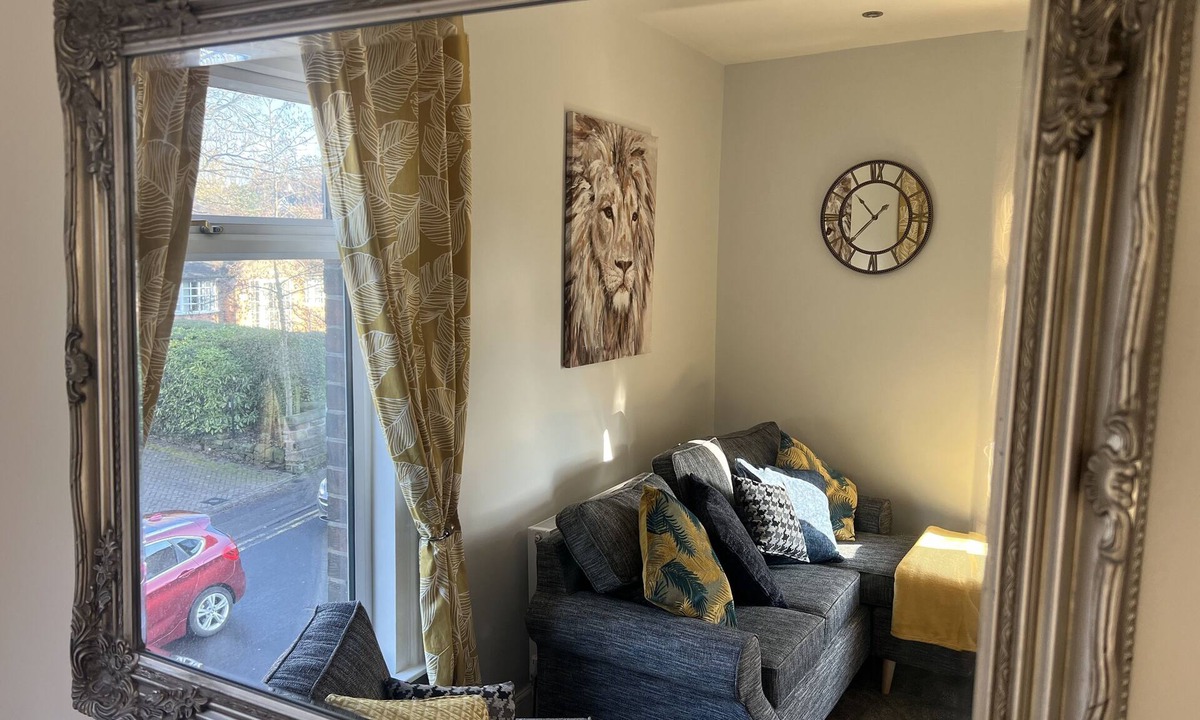 Stoke-on-Trent House | Superb 2 bed Apartment Great Location