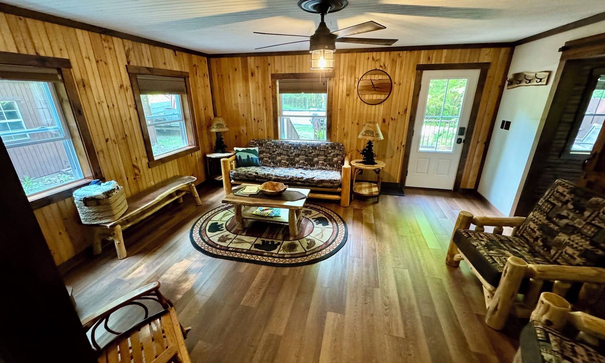 Town of Clifton House | Superb 2-bedroom house with Adirondack style in Cranberry Lake