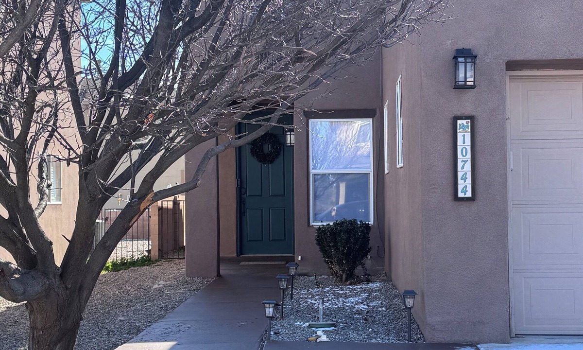 Westgate Heights House | Superb 3-bedroom comfy home located in albuquerquengated community
