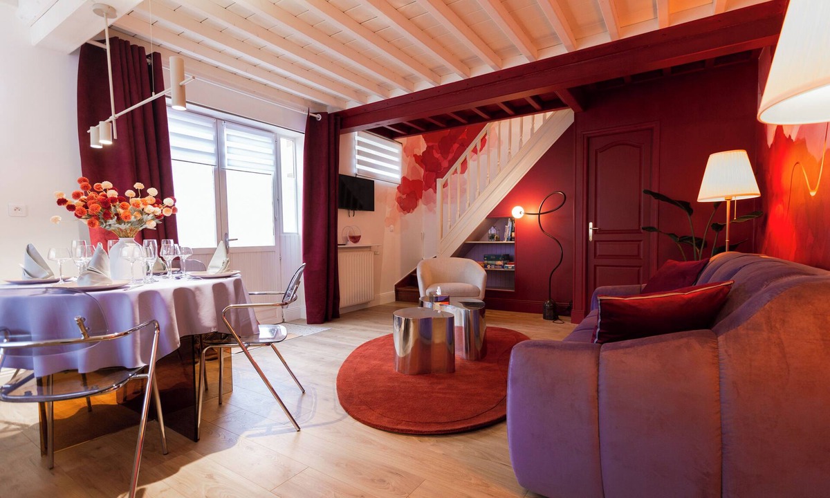 Bayeux House | Superb 3-star gîte, parking space in front of the gîte. Pets welcome!
