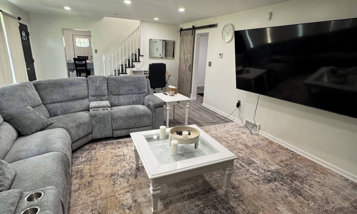 Forest Hills House | Superb 4-bedroom house with AC ! A Pittsburgh Oasis!