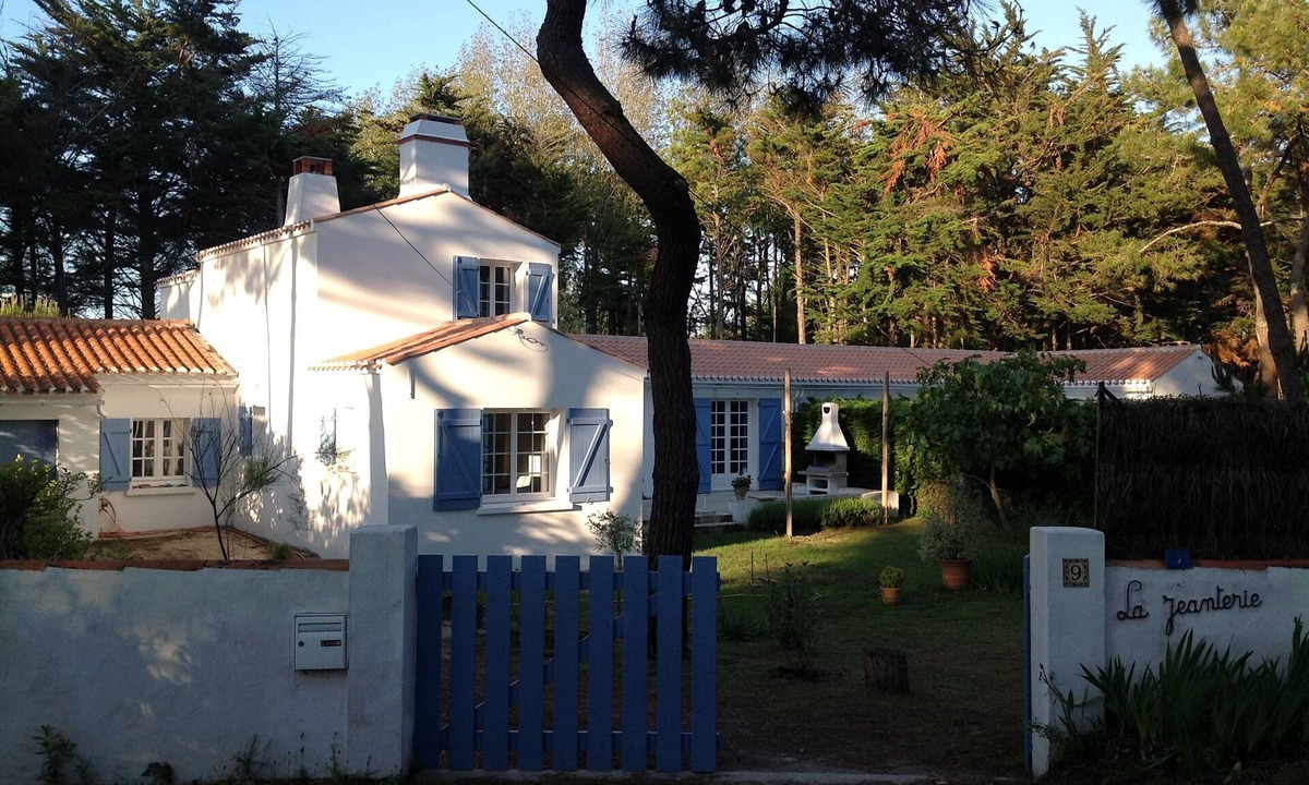L'Epine House | Superb beach house 300m from enclosed flower gardenof cul-de-sac and pine forest