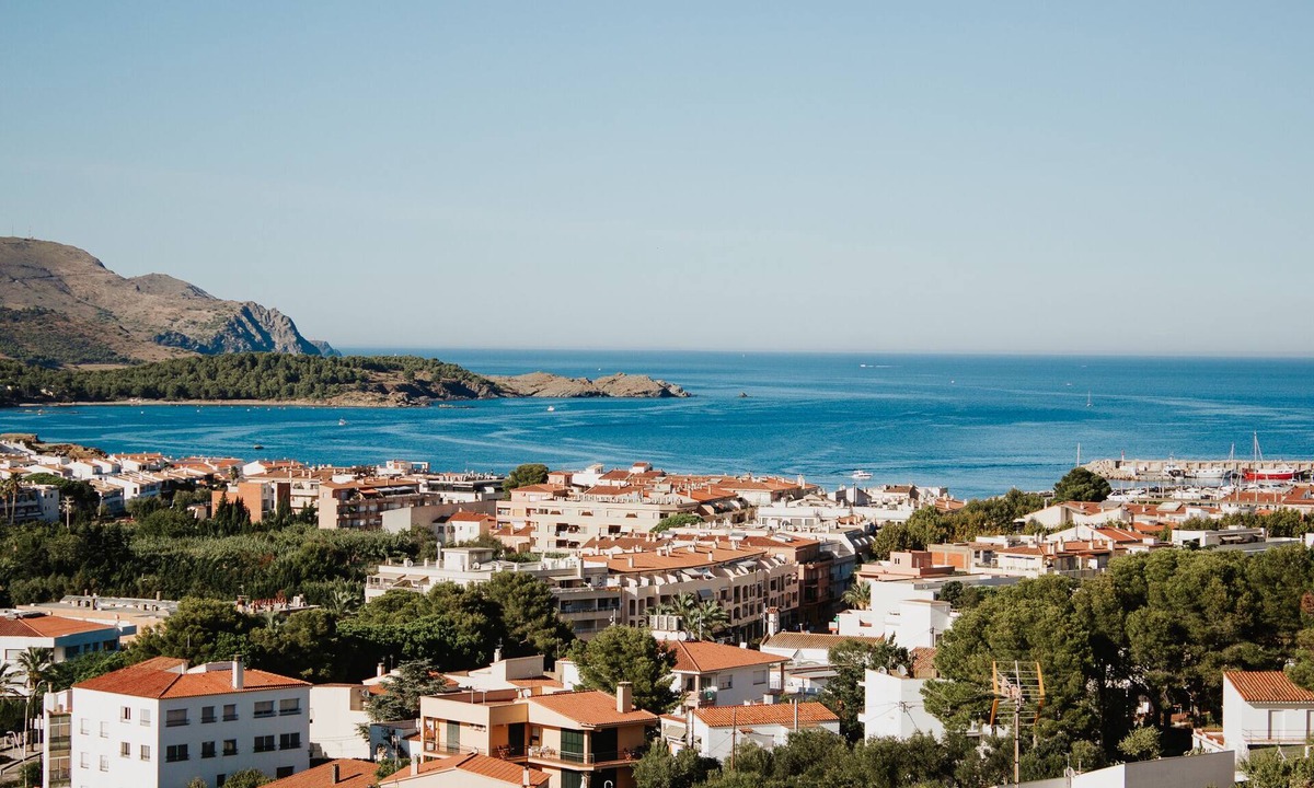 Llanca Apartment | Superb comfortable apartment with breathtaking sea and mountain views
