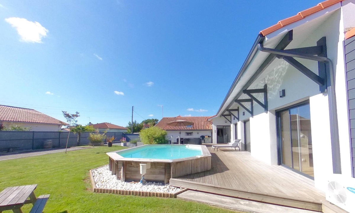 Saint-Vincent-de-Tyrosse Villa | Superb villa with private pool ideal for relaxation!