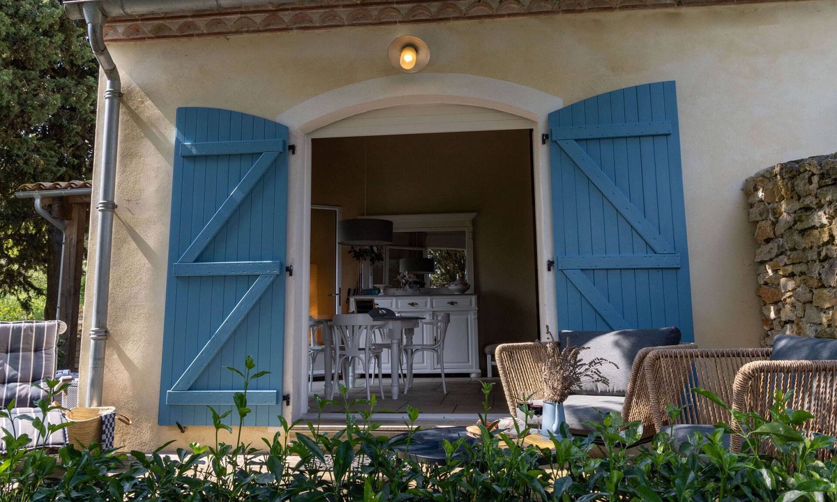 Raissac-sur-Lampy House | Superb holiday house for 2 with breathtaking views and pool access