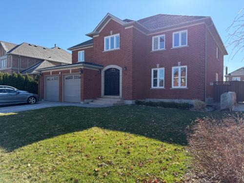 Vaughan Villa | Superb in the suburbs