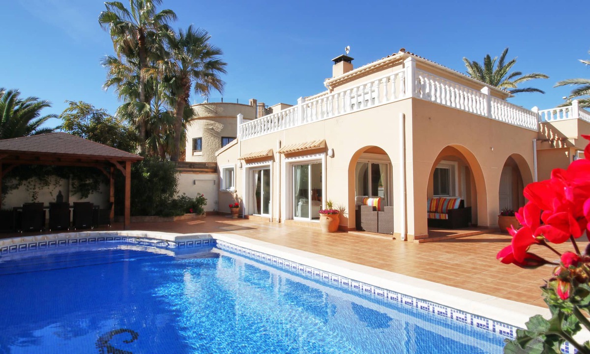 Cabo Roig Villa | Superb luxury Villa With Private Pool, 2 Minute Walk to sandy Blue Flag beach.
