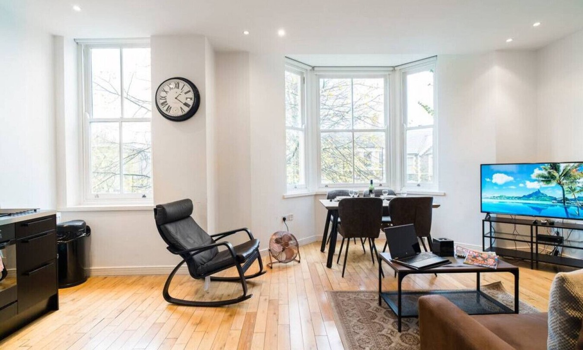 Roath Apartment | Superb Modern 1 Bedroom Apt | Cocoon Dbl Sofa Bed