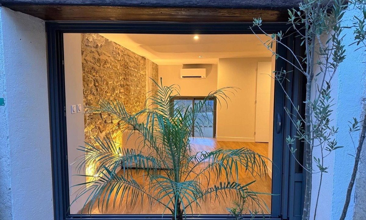 Balaruc-le-Vieux Apartment | Superb renovated studio in medieval house with terrace and view of Thau lagoon