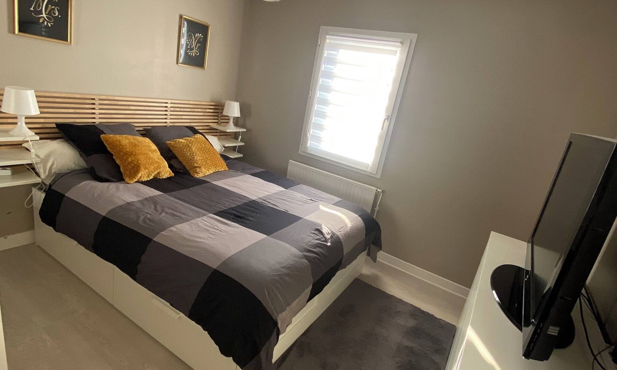 Saint-Remy-en-Rollat Bed & Breakfast | Superb spacious bedroom