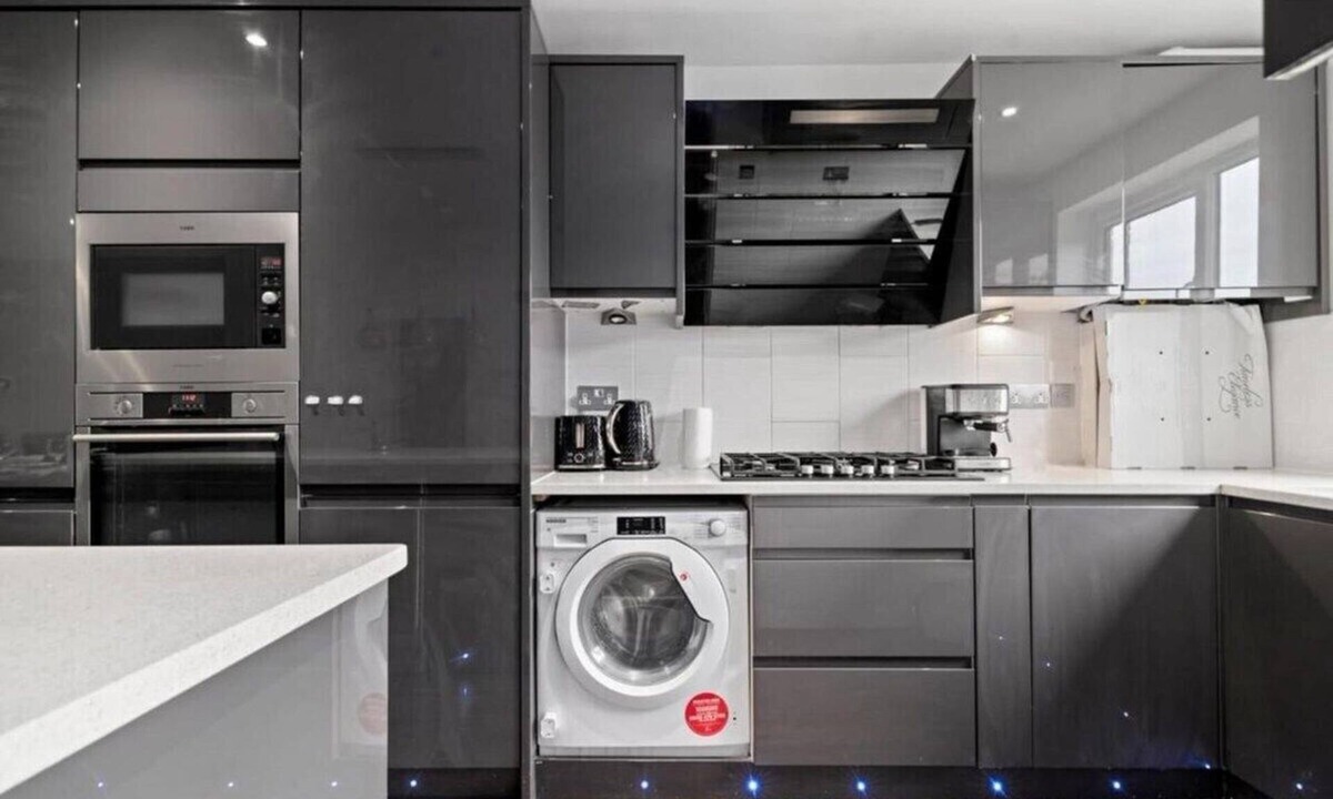 Charlton House | Superb Stonewall Terrace