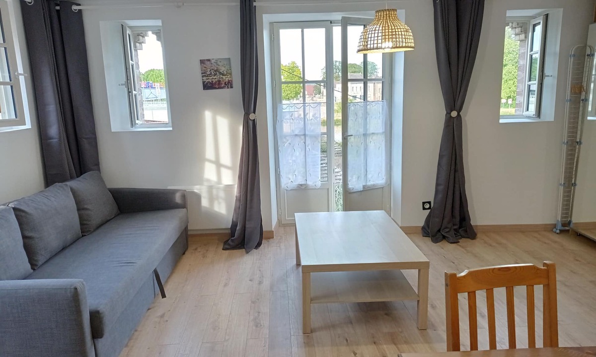 Pont-sur-Yonne Apartment | Superb studio in town center