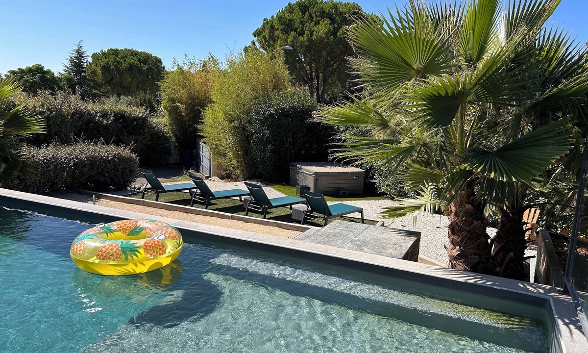 Saint-Jean-de-Vedas Villa | Superb villa with pool and jacuzzi 20mn from the beaches/300m from Montpellier