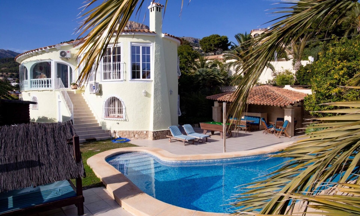 La Canuta Villa | Superb villa for 10p, seaview, private pool,airco, jacuzzi, pooltable