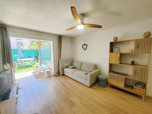 Saint-Mandrier-sur-Mer Apartment | Superbe appartement 2 chambres refait à neuf avec terrasse à Pin Rolland - A deux pas des plages