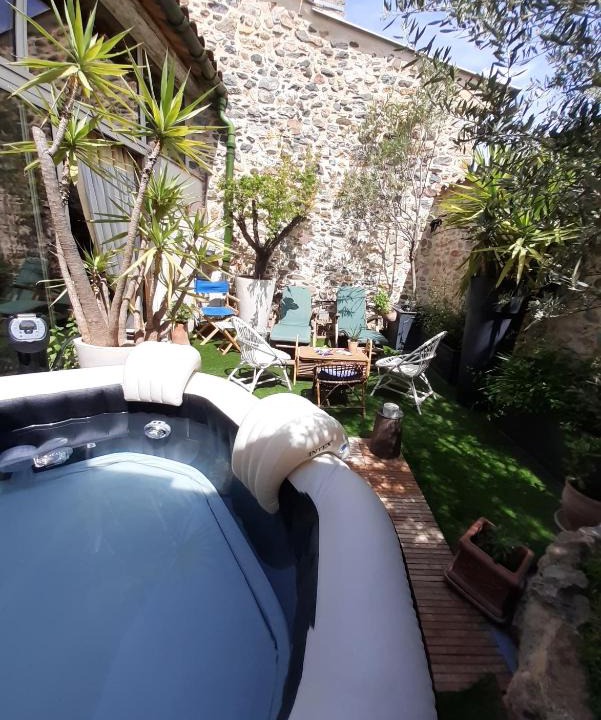 Peret Villa | Superbe maison de village, terrasse tropézienne et son jacuzzi