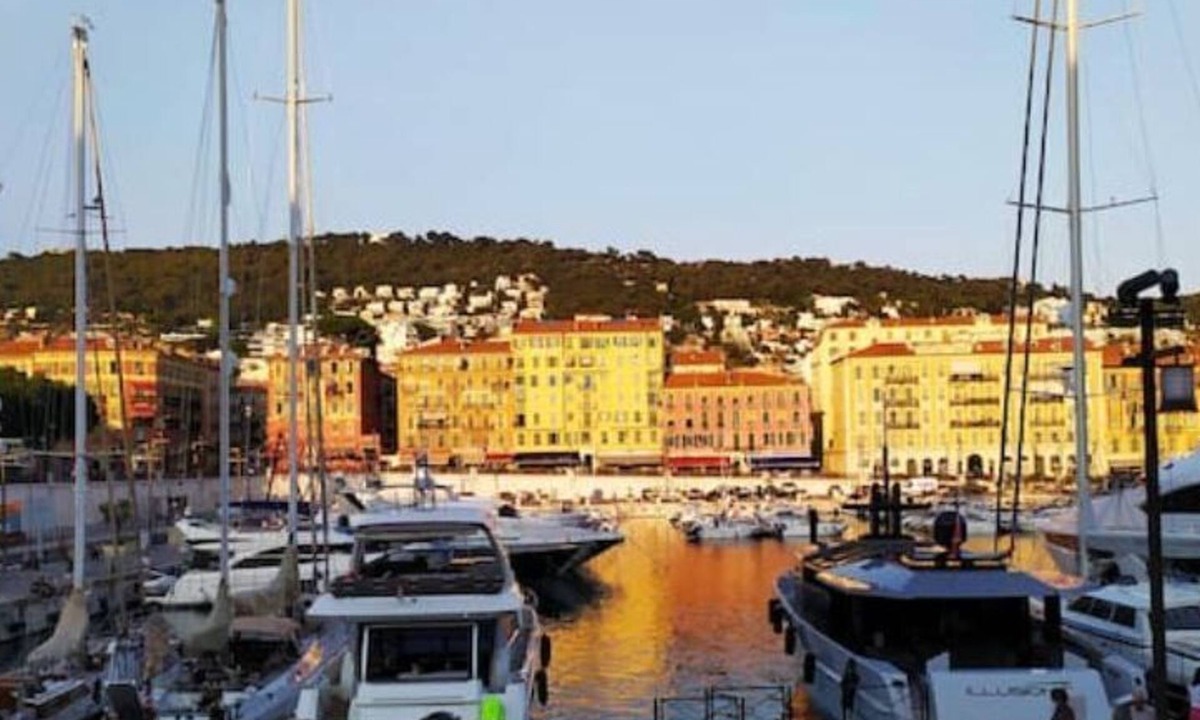 Quartier du Port Apartment | Superbe Studio Rénové Port de Nice Clim Tram Calme