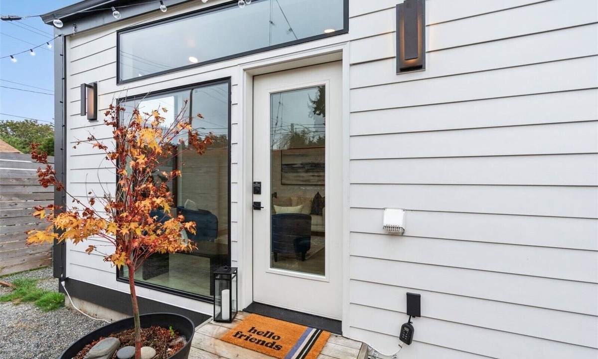 Delridge House | Superbly located Tiny house all Decked Out