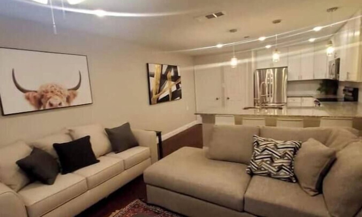 Mesquite House | SUPERHOST/Spacious Classy Enclave Rodeo < 1mile. Baby Crib