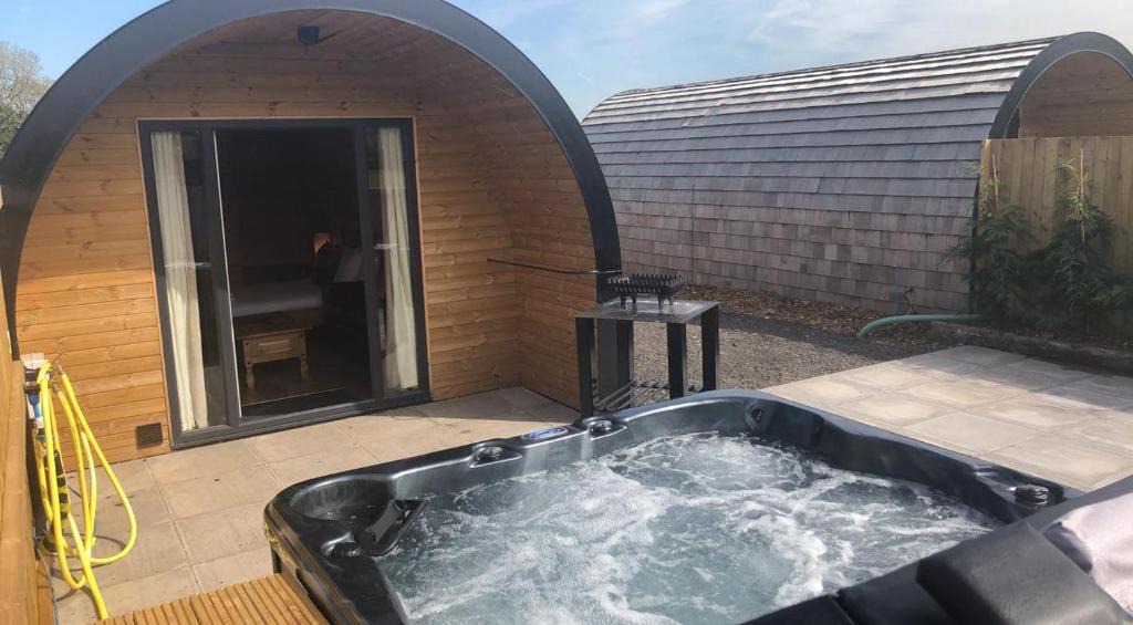 Kingsley Hotel | Superior Glamping Pod with Hot Tub