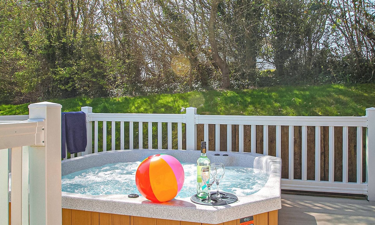 Milford on Sea Ski Chalet | Superior Lodge Plus 4