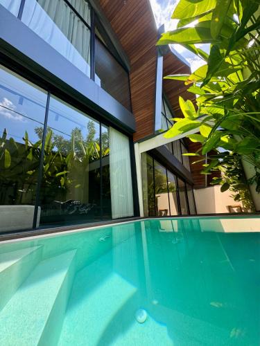 Umalas Villa | Superior Luxury Loft with Working Desk, Instagramable Pool