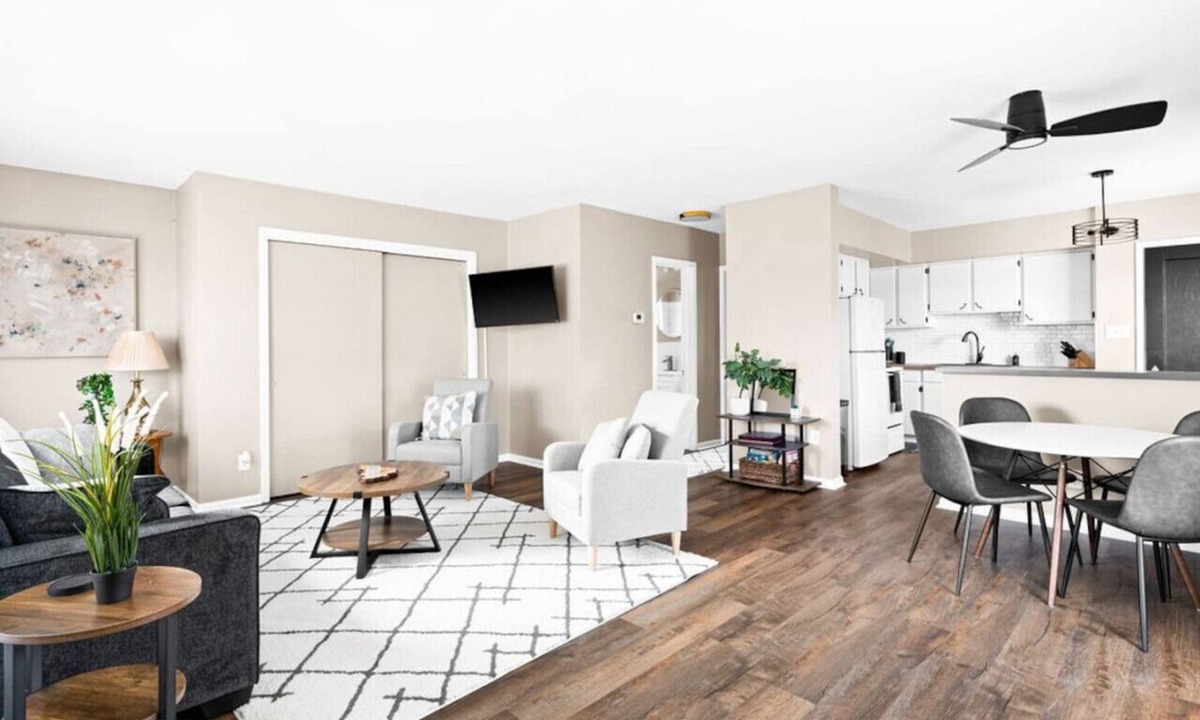 Superior House | Superior's Itty-Bitty Inn