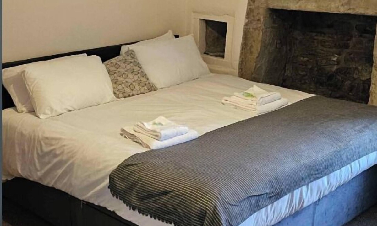 Mynydd Isa House | Superking Room Shared Bathroom Bath Only TV