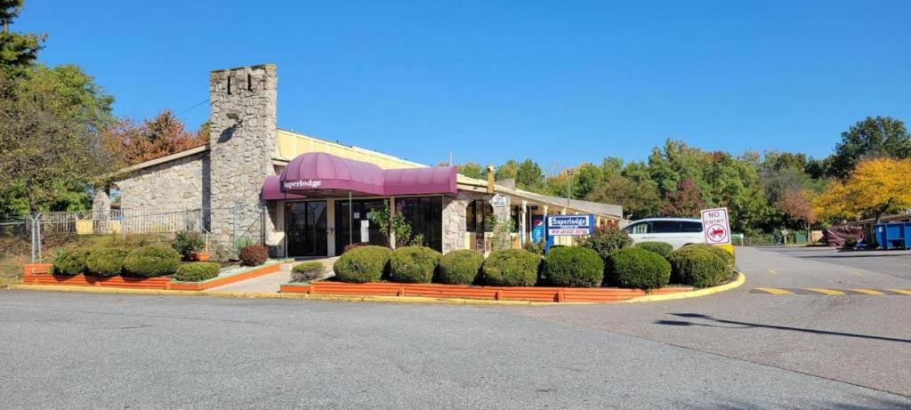 New Castle Hotel | Superlodge