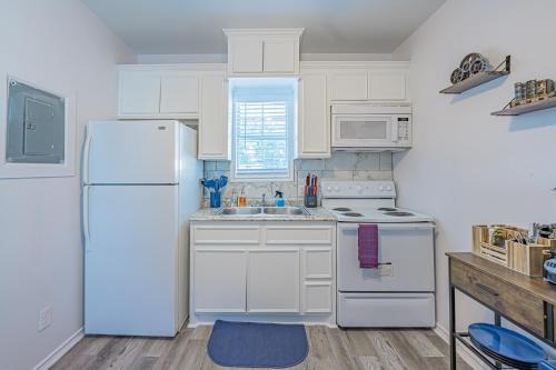 Greater East End Apartment | SuperValue Suite #6 @ East End Revitalized