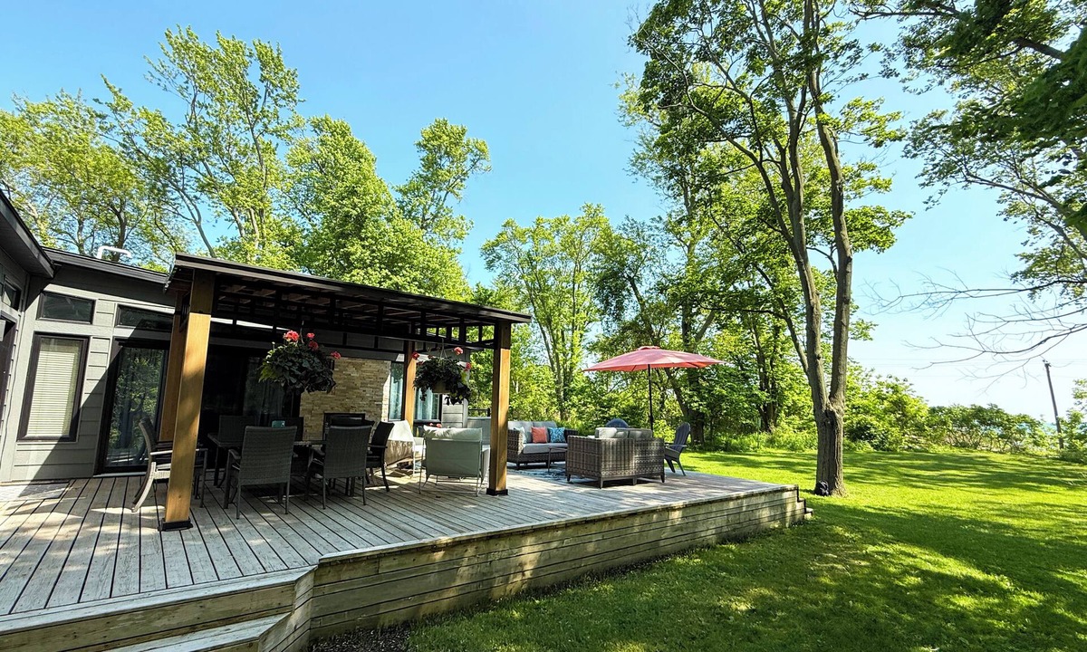 Amherstburg Cottage | Support your nature prescription at The Nest, situated in a conservation area!