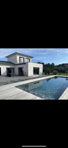 Soussans House | Sur la route des châteaux