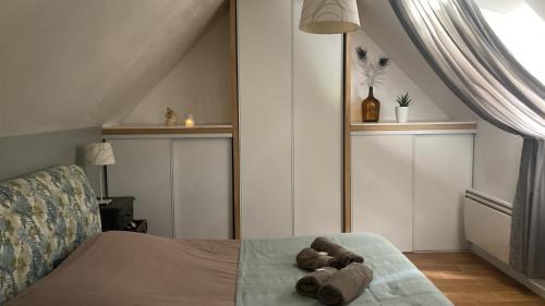 Ecouen House | Sur le chemin