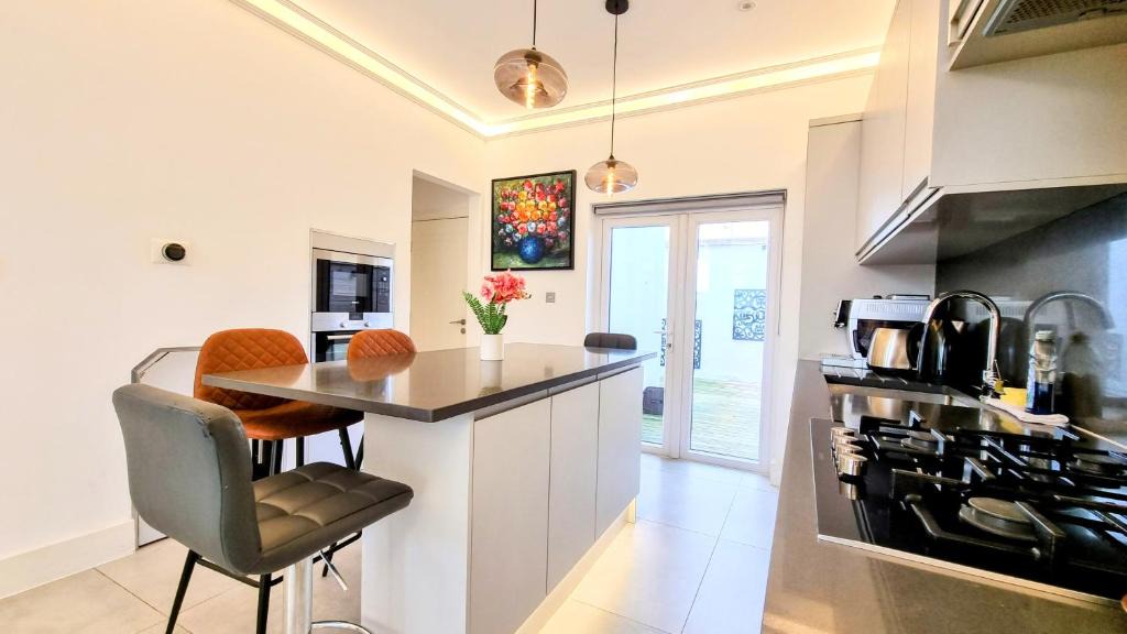 Berrylands House | Surbiton Luxury Garden House 19