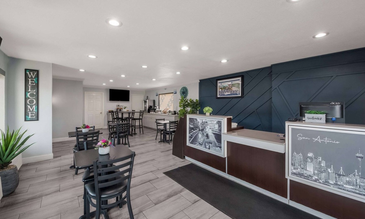 Tobin Hill Hotel | SureStay Hotel by Best Western San Antonio Riverwalk