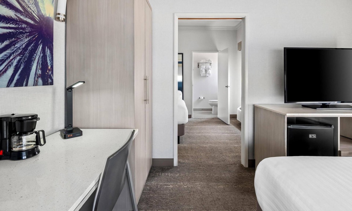 Sunset Park Hotel | SureStay Hotel by Best Western Santa Monica