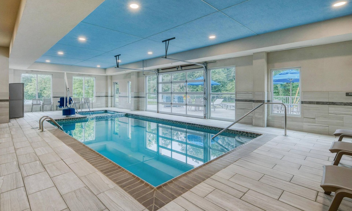 Elizabethtown Hotel | SureStay Plus by Best Western Elizabethtown Lancaster