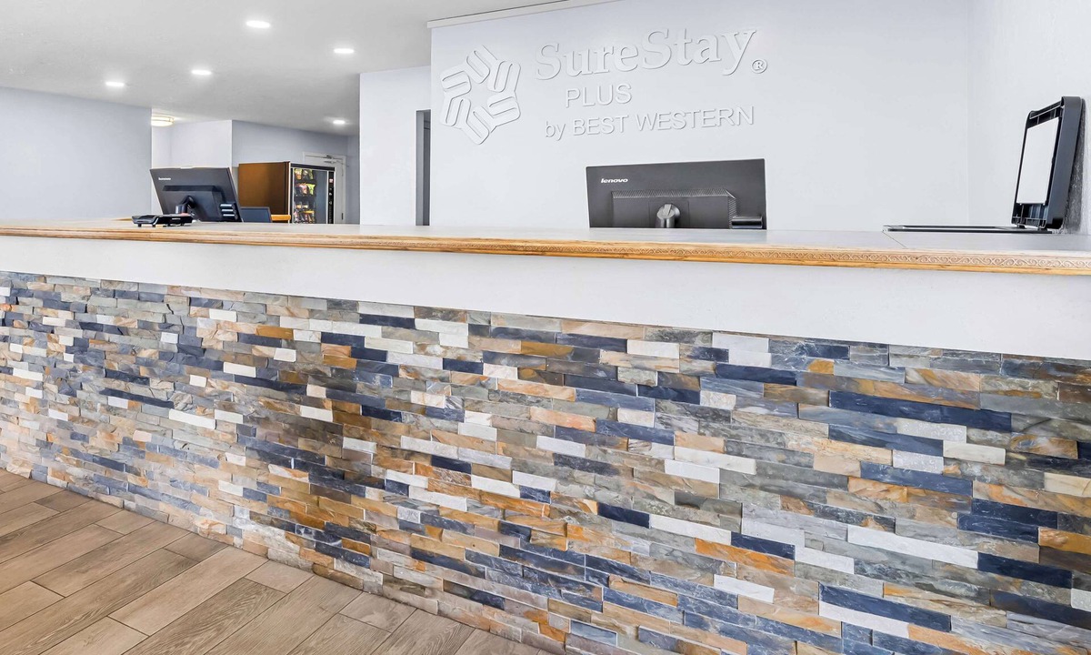 Beaumont Hotel | SureStay Plus by Best Western Beaumont
